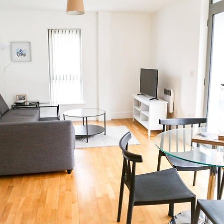 Serviced Apartment In Liverpool City Centre - Free Parking - Balcony - By Happy Days Exterior foto