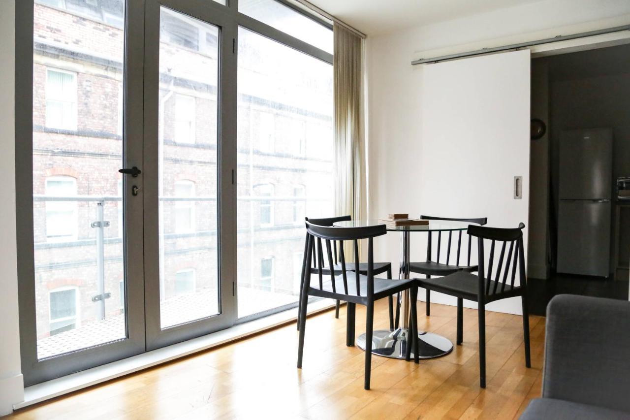 Serviced Apartment In Liverpool City Centre - Free Parking - Balcony - By Happy Days Exterior foto