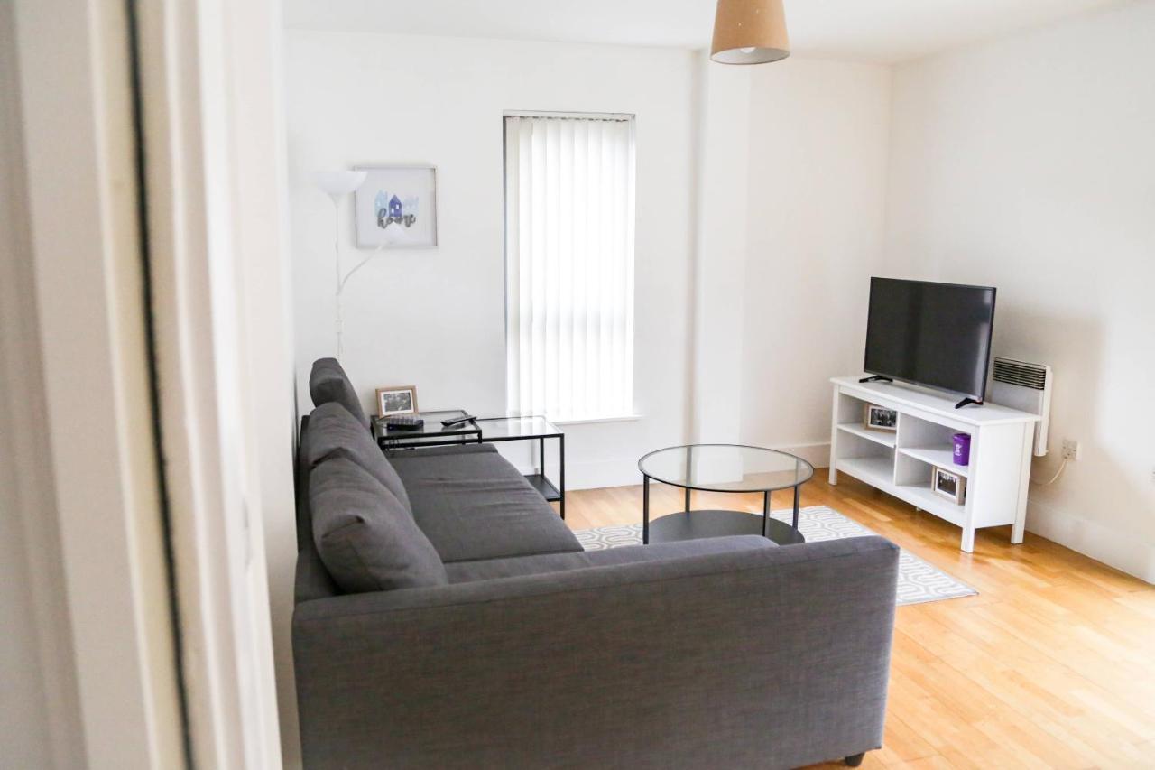 Serviced Apartment In Liverpool City Centre - Free Parking - Balcony - By Happy Days Exterior foto